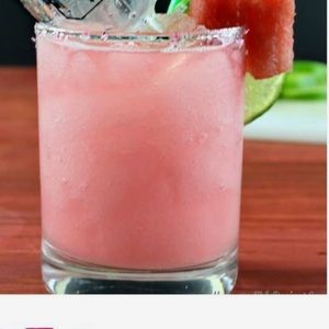 Meet your Posher, Mirella